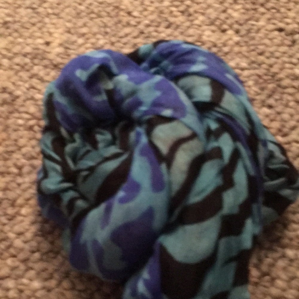 6 Shawls In Different Color And Pattern. - image 5